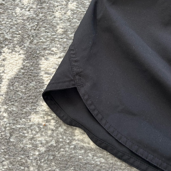 Old Navy women’s black active shorts size medium - Picture 2 of 4